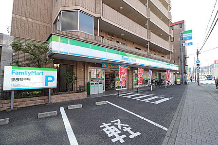 ファミリーマート中野島南口店まで283m、コンビニエンスストアは、お買い物はもちろん、銀行のキャッシュディスペンサーや宅急便・チケット販売もありとても便利ですね!