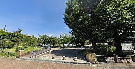 万代池公園まで528m
