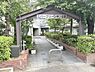 エントランス：緑豊かなアプローチです。