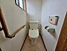 トイレ：洗浄付き便座が魅力的なトイレです♪デザインもシンプルで清潔感が漂います。