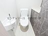 トイレ：【トイレ】二階トイレ。各階にトイレが付いているので、忙しい朝の時間帯にも安心。