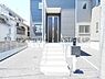 玄関：【玄関】階段があり扉もオシャレな玄関です。