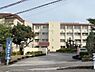 周辺：鹿児島市立東谷山中学校まで2151m、東谷山中学校の校訓は「英知・情操・健康」であり、学校の教育目標は「考える」「心豊かなひと」「たくましい人」です。