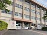 周辺：鹿児島市立清和小学校まで957m、校訓「かしこく・うるわしく・たくましく」のもと、自然豊かな環境で、主体的に学び心身を育む学校です。