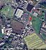 区画図：周辺には緑が広がり落ち着いた環境に位置しています。建物や施設が点在しており利便性を感じられます。敷地の広さもしっかりと確保されています。南側には田畑が広がり開放感があります。周辺の施設も徒歩圏内です。