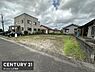 その他：前面道路が幅広くゆとりを感じられる現地写真です。周囲は落ち着いた住宅が並び開放感があります。整形地で建築プランも立てやすい立地です。アクセスもしやすい環境が整っています。