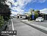 その他：前面道路は幅員が広く車の出し入れがしやすい印象です。周囲に建物が点在しており開放感があります。空の広さを感じられる立地です。交通の便も考慮しやすいエリアです。周囲に緑も見られ環境が整っています。