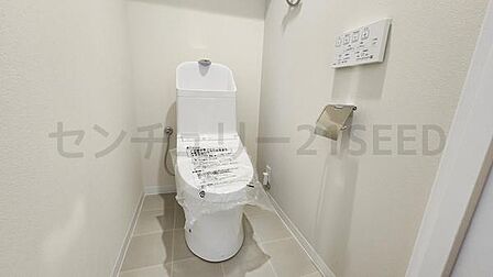 お手入れのしやすい床材を採用し、清潔を保ちやすいトイレです。