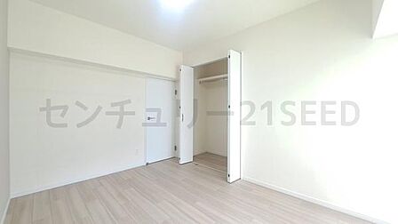 子供部屋としても活用できる明るい洋室。成長に合わせてレイアウトを自由にアレンジできます。