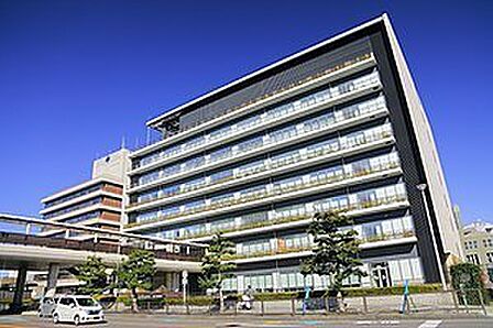 豊田市役所まで670m