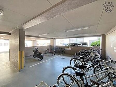 整理された屋根付き駐輪場