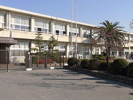 安城市立安城南部小学校まで950m