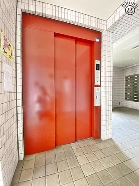 荷物を持った帰宅も安心のエレベーターつき。