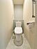トイレ：スタンダードな手洗いタンク一体型トイレ！いつも清潔にお使いいただけるよう温水洗浄暖房便座付きのため、快適な毎日を送ることができます！トイレは2ヶ所あるので、忙しい朝の混雑時もスムーズなため大活躍！