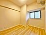 子供部屋：家族一人ひとりにあわせたプライベートな空間。充分な広さと収納を設置したお部屋はお子様の成長を促します！お子様の成長を支える、勉強や好きなことに没頭する学びの空間にピッタリです！