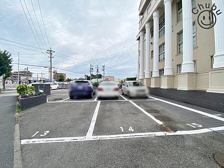 駐車場は1台承継可(無償:管理費に含む) ぜひ現地にて、実際の建物・駐車・環境・街並み・日当たりなどなどご確認ください!平日・お仕事帰りなどいつでもご案内できますのでお気軽にお問い合わせください!