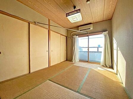 収納たっぷりの和室 ※CG加工により室内の残置物を消去しています。