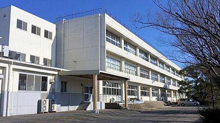 大府中学校まで1900m