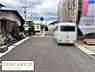 その他：前面道路は舗装されており周囲には住宅が立ち並ぶ穏やかな環境です。落ち着いた住宅地に位置し生活の拠点として活用しやすい現地です。