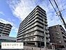 その他：開放感のある外観が魅力的なマンションです。バルコニーが各部屋に設けられており日当たりが期待できます。周囲には同じような建物が並び安心感のある環境です。建物のメンテナンスもしっかりした印象です。