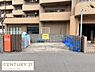 その他：マンションの敷地内に設けられたゴミ置き場は整理整頓されており管理が行き届いています。ゴミの分別がしやすい設計となっています。住民の方が利用しやすい場所に配置されています。