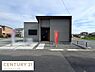 その他：シンプルなデザインが特徴の外観です。広めの庭スペースが確保されています。十分な駐車エリアも備えています。開放感のある敷地で周囲との距離が取れています。建物の直線的なラインが印象的です。