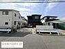 その他：前面道路が広く車の出し入れもスムーズに行えます。静かな住宅街に位置し周囲には同様の戸建住宅が建ち並びます。駐車スペースも確保されており使い勝手の良い環境です。道路からの視認性も良好です。