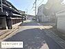 その他：落ち着いた雰囲気の前面道路で周囲には歴史を感じさせる建物が並んでいます。幅員がしっかりと確保されており車の通行も安心です。歩道も舗装され日当たりの良い場所に立地しています。