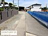 その他：前面道路が広く車両の出入りがしやすい環境です。周辺は落ち着いた住宅地で視界も良好です。道路沿いにはフェンスや植栽が整備されておりすっきりとした印象です。
