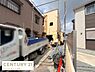 外観：現地土地写真から陽当たりの様子がよくわかります。周囲は住宅に囲まれており建築条件もご確認いただけます。敷地の使い方やイメージがしやすい状態です。物件の現状をしっかりご覧いただけます。