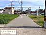 その他：現地前面道路は幅員があり車の出入りもスムーズに行えます。周囲には住宅が立ち並び落ち着いた雰囲気が感じられます。前面道路の舗装も整備されており日当たりも良好です。