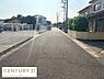 その他：前方に見晴らしの良い道路が広がり現地からの眺望が印象的です。周囲は落ち着いた住宅街の雰囲気があります。道路幅もゆとりが感じられすっきりとした街並みです。整然とした環境で毎日を過ごせそうです。