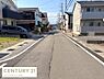 その他：前面道路は幅員がしっかり確保されており車の通行も安心です。周囲には戸建て住宅が整然と並び落ち着いた住宅街の印象を受けます。道沿いの歩道や設備が整っている点も魅力的です。