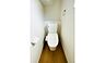 その他：（同仕様写真）落ち着いた雰囲気のトイレ温水洗浄暖房便座でございます(^^♪※色や配置の相違がある場合がございます。
