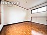 洋室：2階6帖の洋室です♪しっかり日が差し込みますので気持ちの良い目覚めができる素敵な洋室になります♪