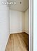 その他：（同仕様写真）ウォークインクローゼットお洋服もたっぷり収納できます。衣装ケースも入るので、衣替えのシーズンが来ても、スムーズにお洋服などの整理ができます♪