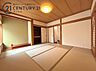 和室：1階8帖の和室です♪和室があることで和と洋の雰囲気を味わえ素敵な空間を演出でき、お子様の遊び部屋や客間としても利用できます♪