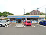 周辺：ローソン横浜上菅田町店まで541m、「山崎」バス停の近くにあるコンビニ。駐車場も広めです。