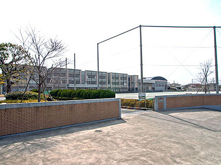 片瀬中学校まで1843m