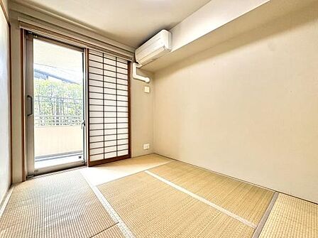 【和室】押入収納付き約5.6帖の過ごしやすい広さの和室です。