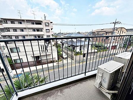 【バルコニー】目の前に遮る建物が無く、風通しの良い環境です。