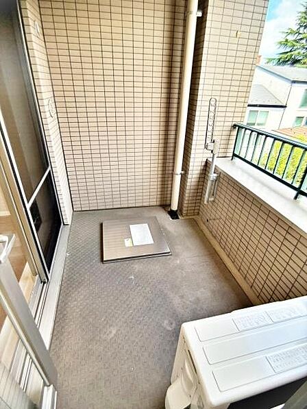 【バルコニー】通風良好なバルコニー。