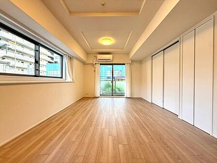 「一日の終わりに帰ってくる場所は、こうであってほしい。」リビングは、暮らしの象徴。くつろぎも、賑やかさも、この場所がすべてを受け止めてくれます。