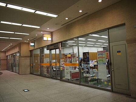 大阪OAPタワー内郵便局まで180m、振り込みや発送がすぐにできて便利♪