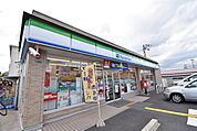 ファミリーマート石山駅前店まで678m