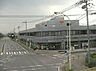 周辺：北本郵便局まで1183m、徒歩圏内にあり、郵便物の発送やATMの利用など、日々の用事に便利です。