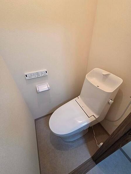 温水洗浄便座付きのトイレです!