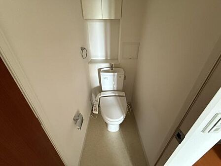 温水洗浄便座付きのトイレです！
