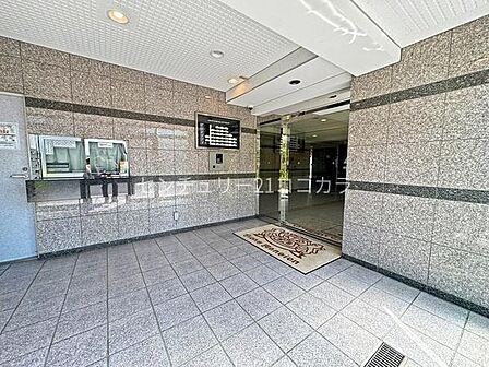 エントランス付近ゆとりのあるエントランス空間は、住まい全体の格を感じさせ、日々の出入りにもゆとりをもたらします。