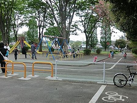 東浅川公園まで1100m